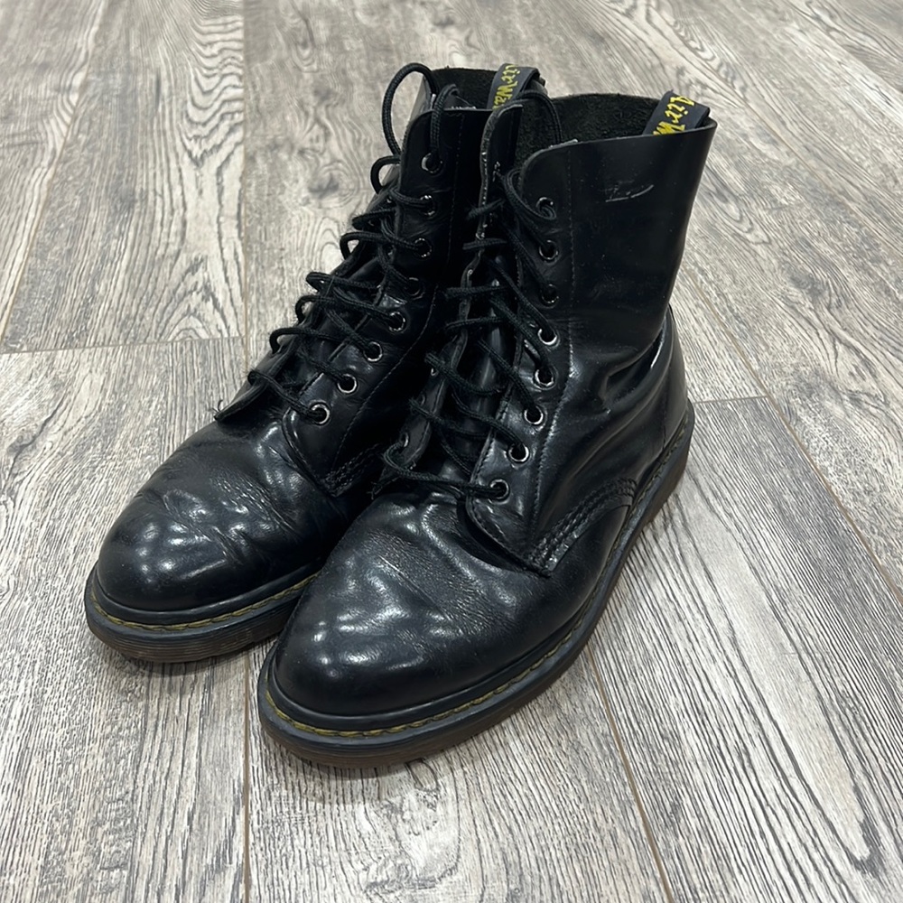 Dr. Martens Vintage 1460 lace up boots 8 eyes